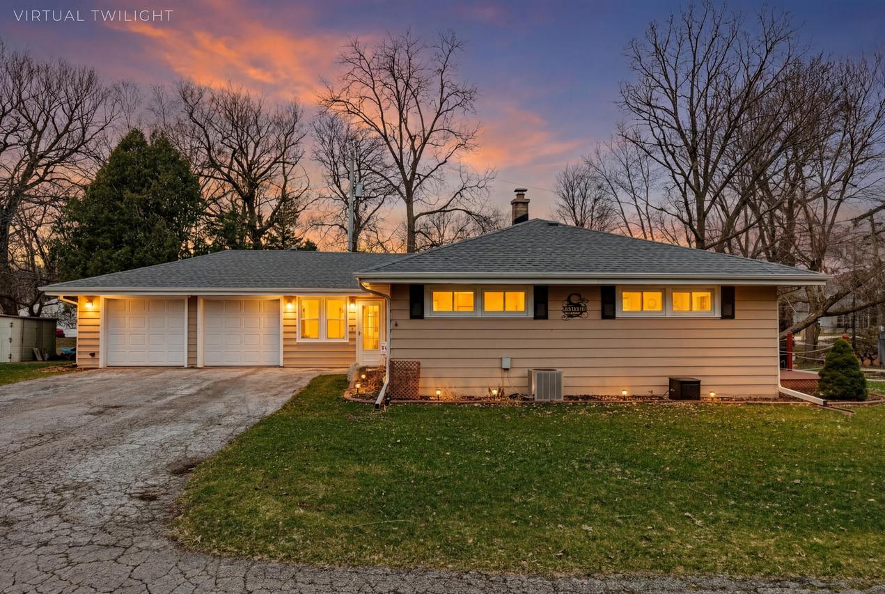 N20W28482 Oakton Rd, Delafield, WI 53072