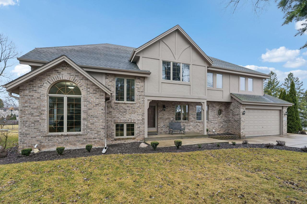 2527 W Goldcrest Ave, Milwaukee, WI 53221