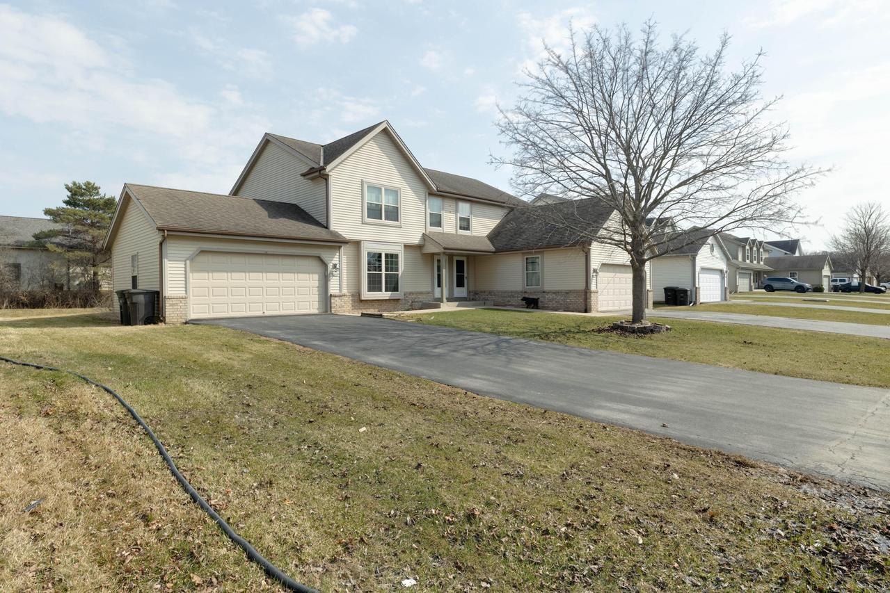 309 N 8th St, Waterford, WI 53185