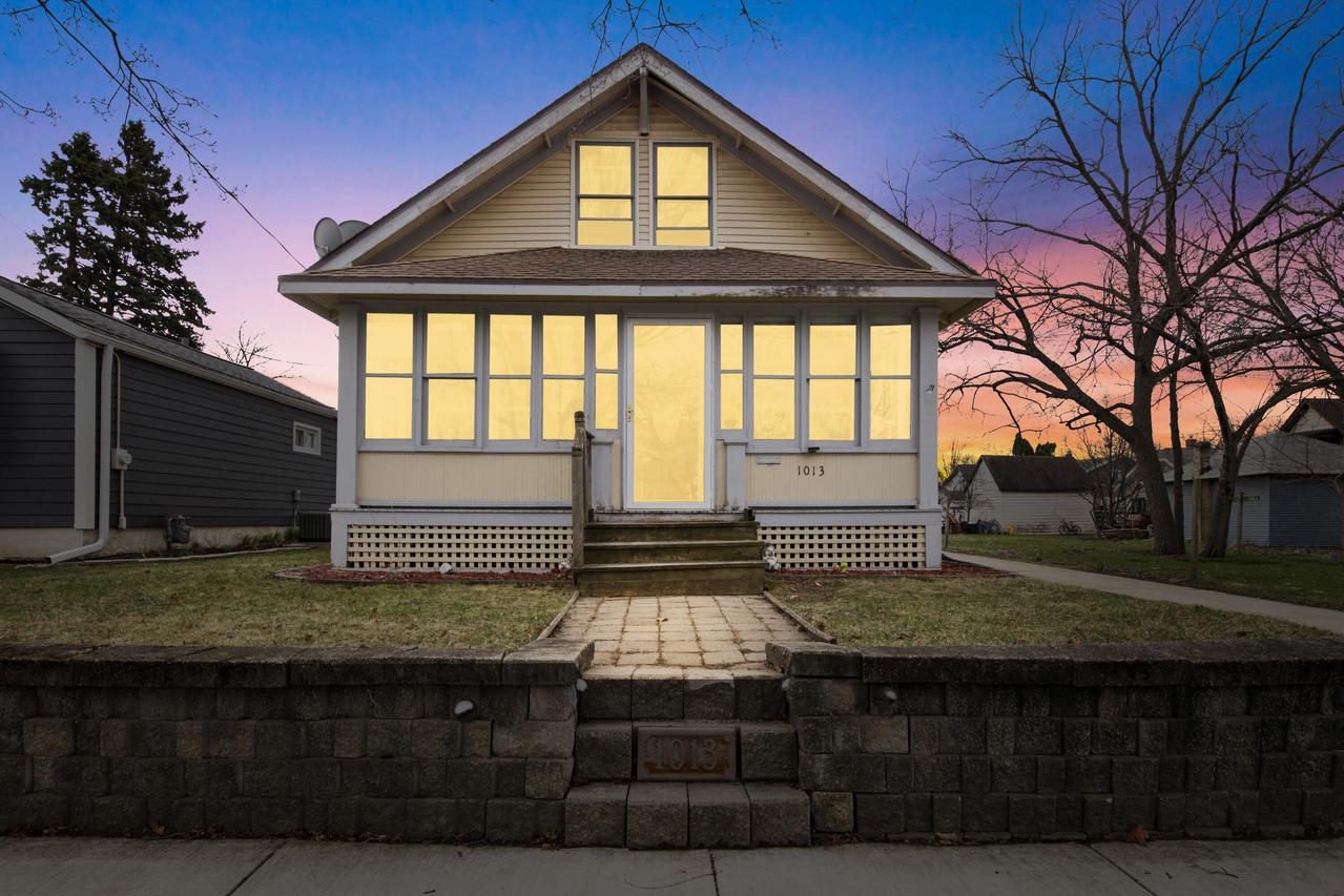 1013 Pearl St, Waukesha, WI 53186