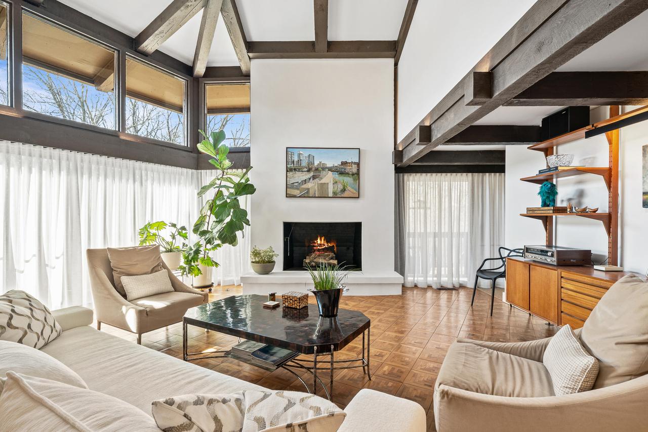 930 Alpine Dr #PP2, Fontana, WI 53125