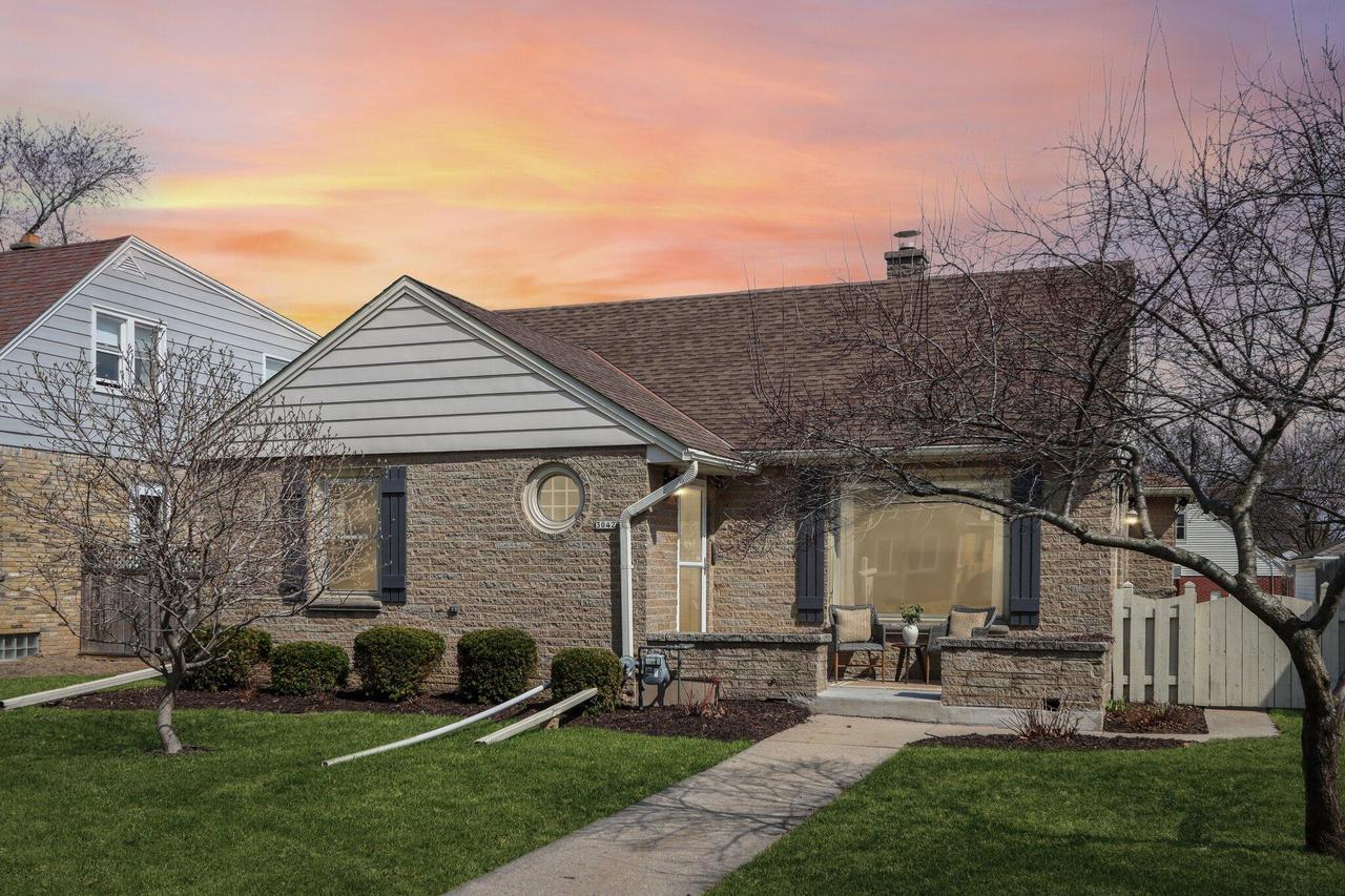 3042 N 88th St, Milwaukee, WI 53222