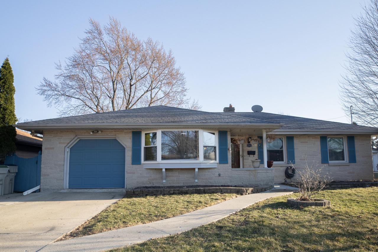 3793 S Massachusetts Ave, Milwaukee, WI 53220