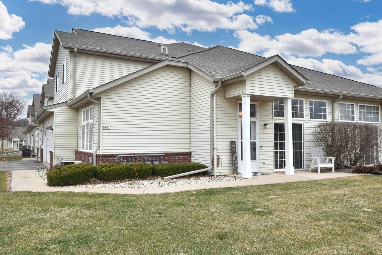 2424 Fox River #F, Waukesha, WI 53189