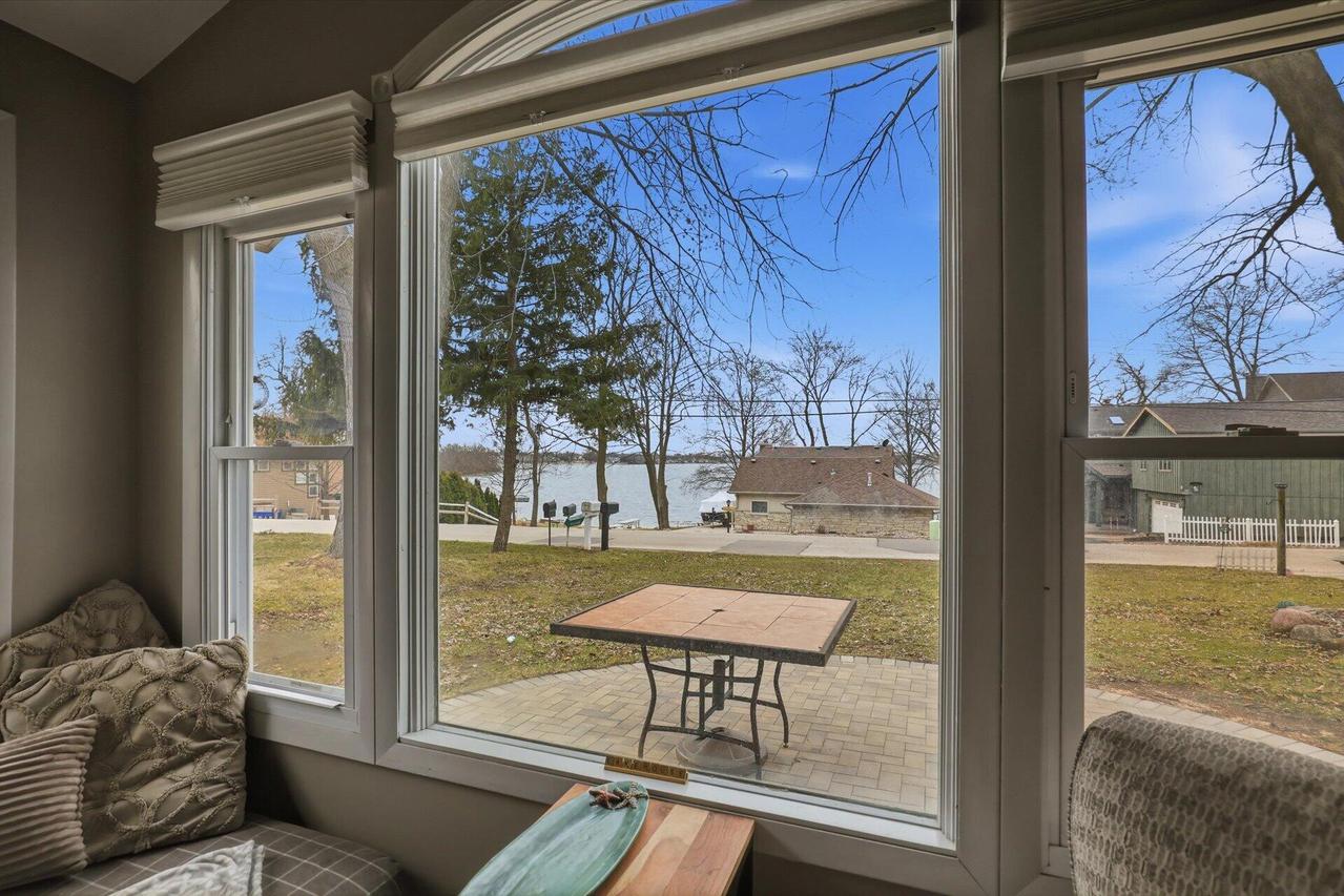 S70W17778 Muskego Dr, Muskego, WI 53150