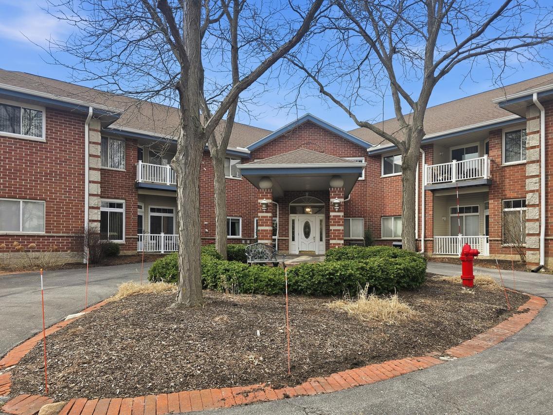 18125 W Wisconsin Ave #203, Brookfield, WI 53045