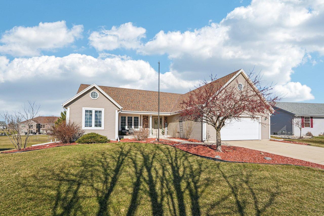 1215 Huron Way, Hartford, WI 53027