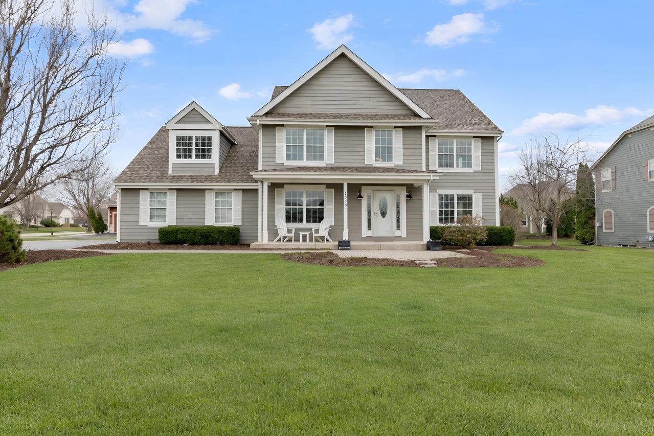 1833 La Belle Springs, Oconomowoc, WI 53066