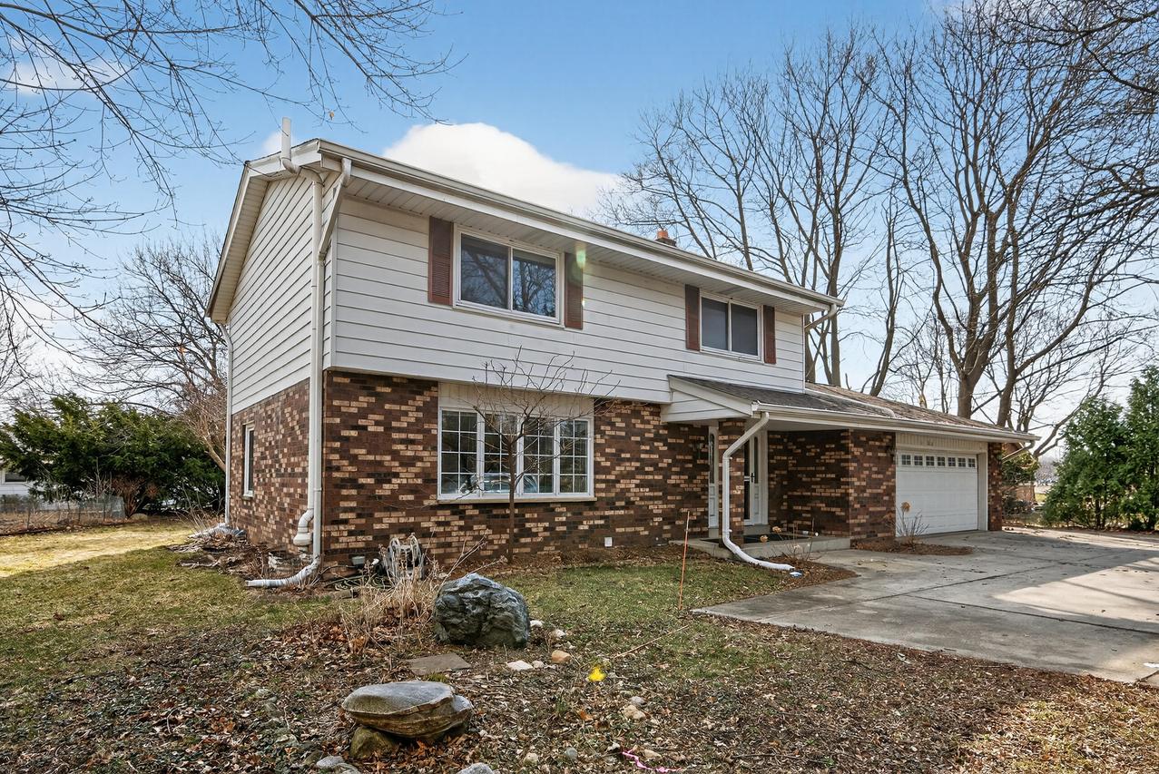 6950 N Green Bay Ave, Glendale, WI 53209