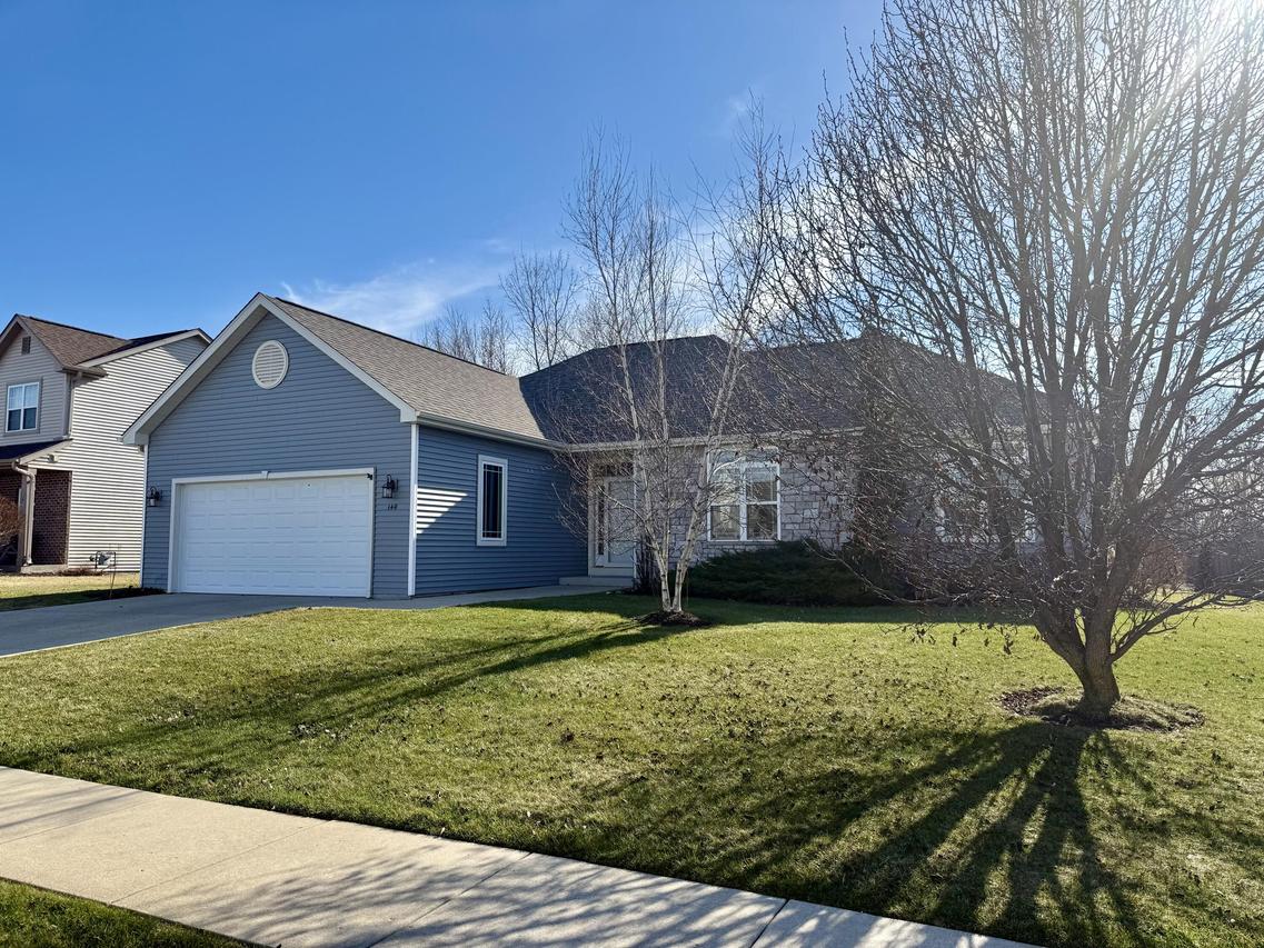 140 N Wild Flower Ln, Elkhorn, WI 53121