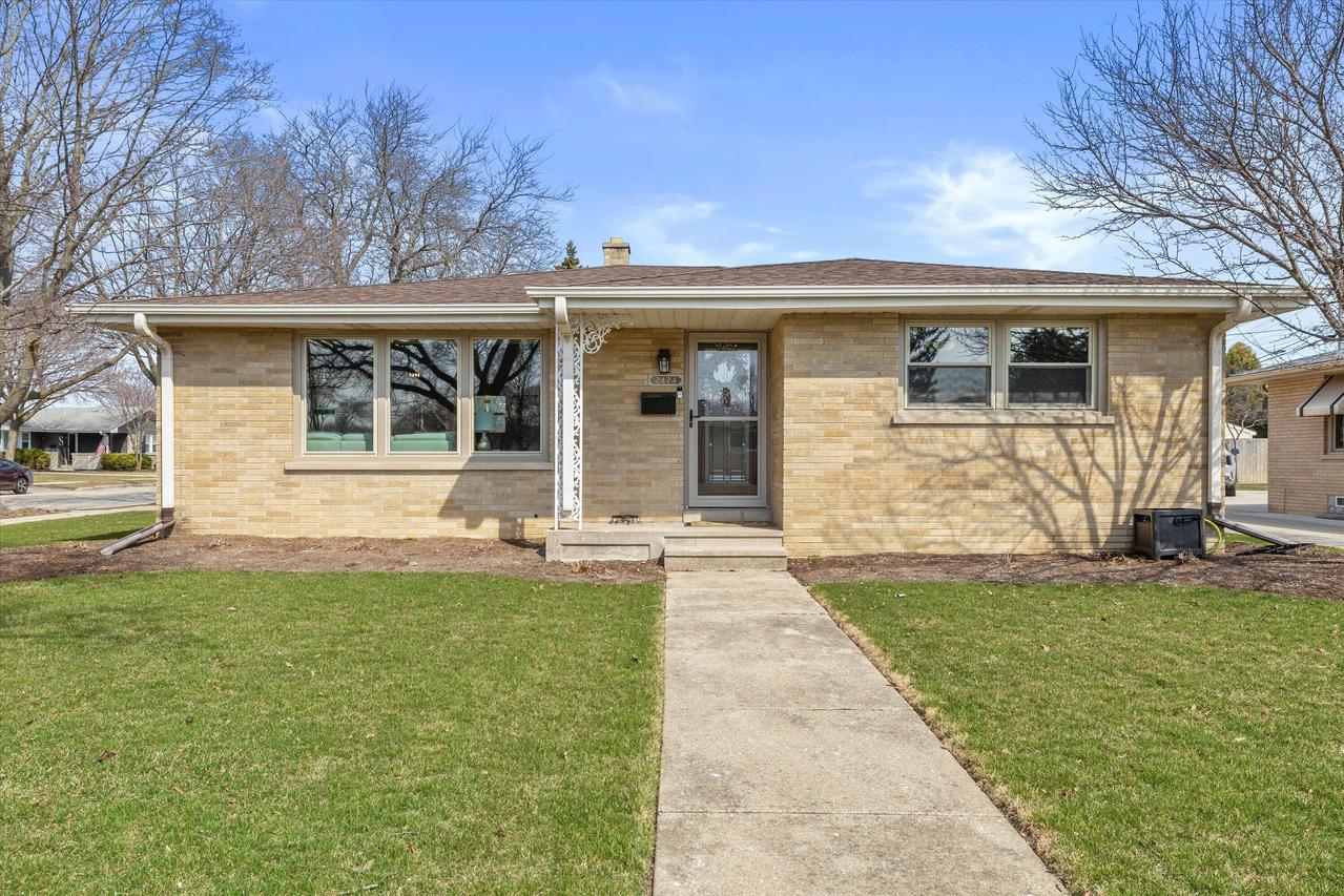 2424 24th St., Kenosha, WI 53140