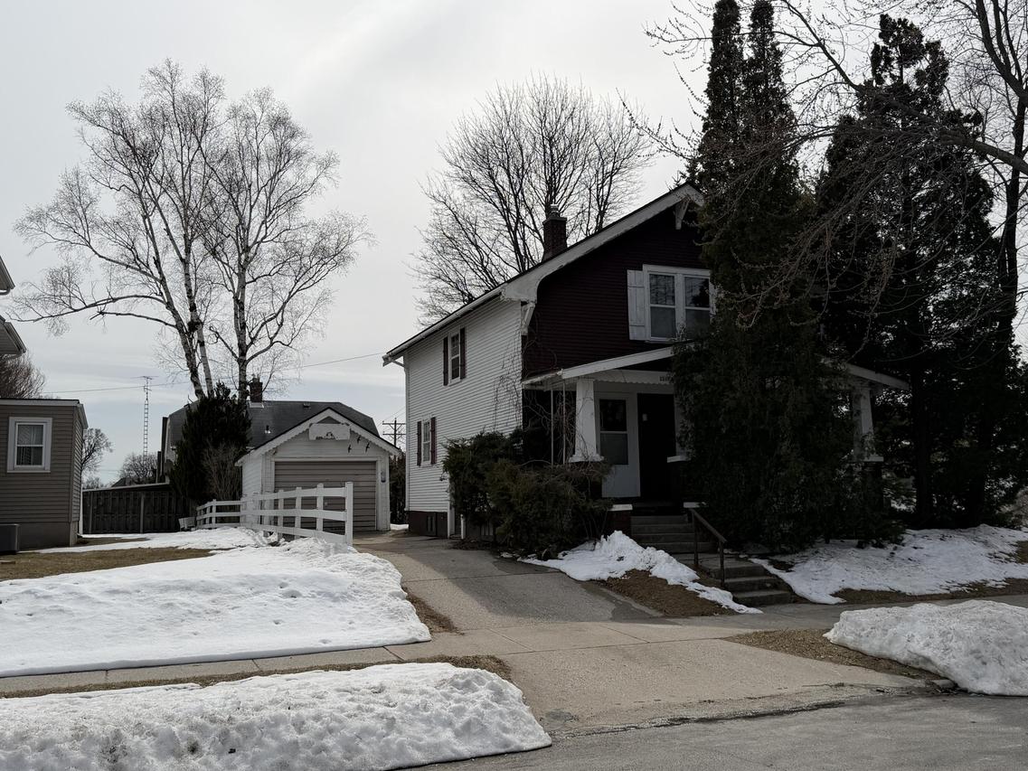 2315 Clark St, Manitowoc, WI 54220