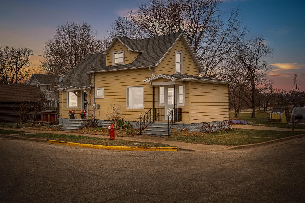 818 Long Ct, Sparta, WI 54656