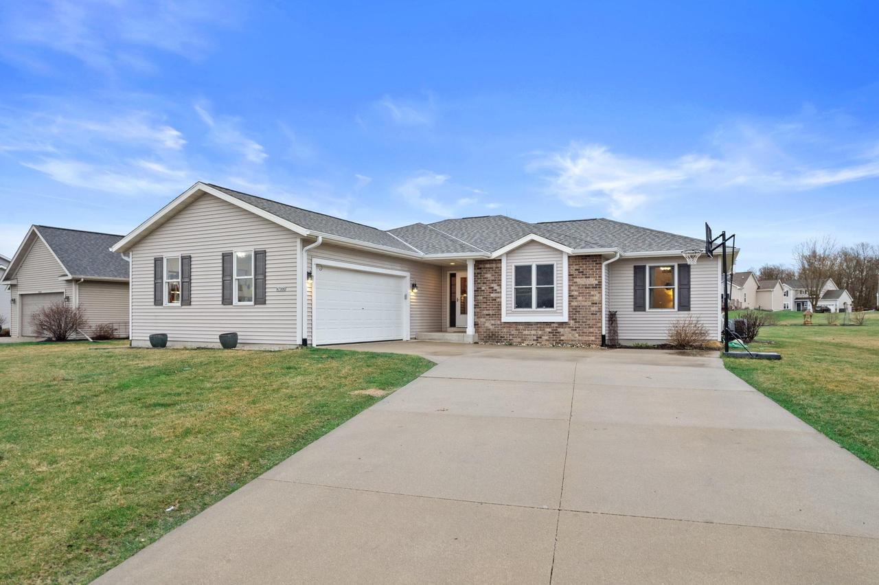 N7996 N Woody Ln, Ixonia, WI 53036