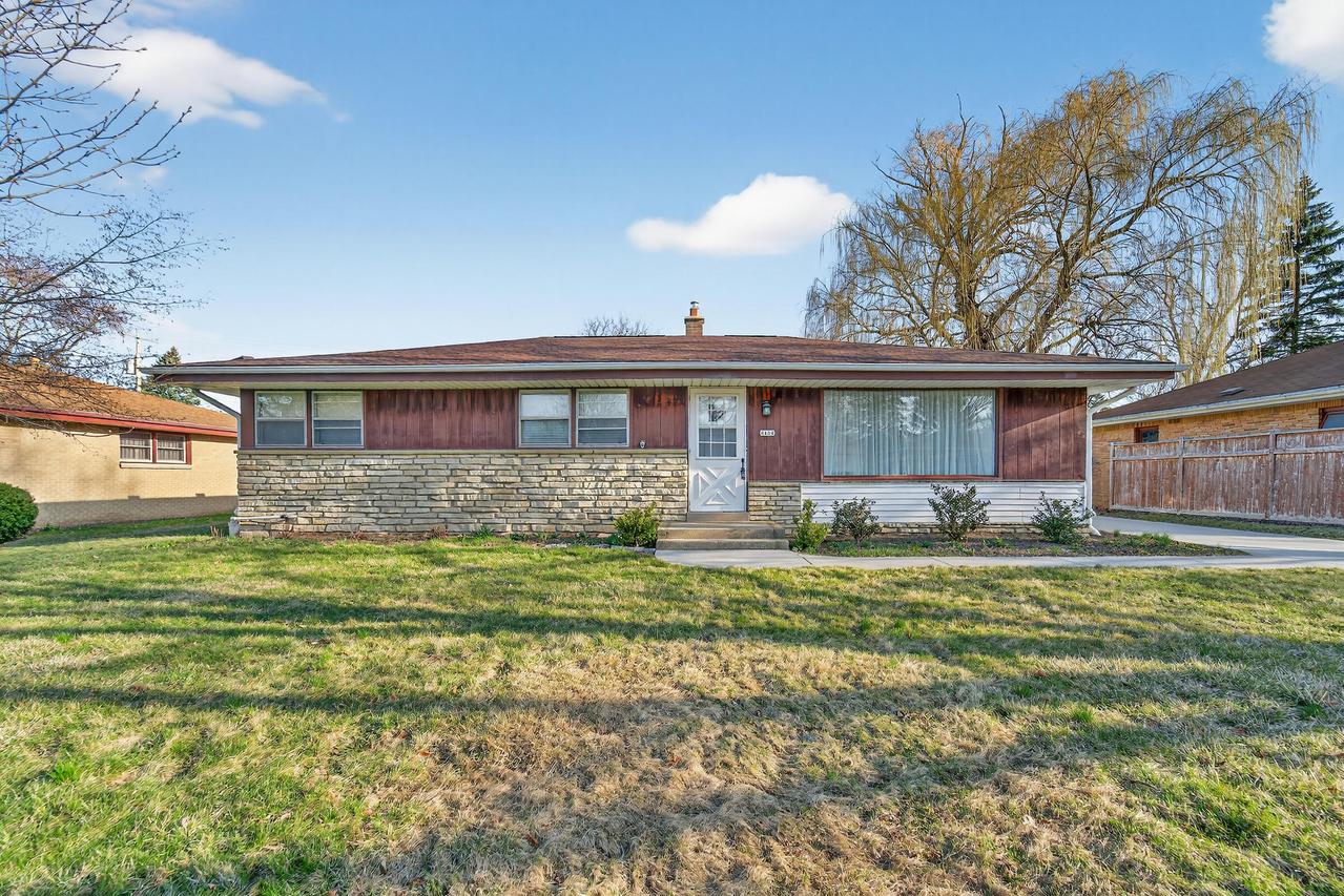 4604 W Dunwood Rd, Brown Deer, WI 53223