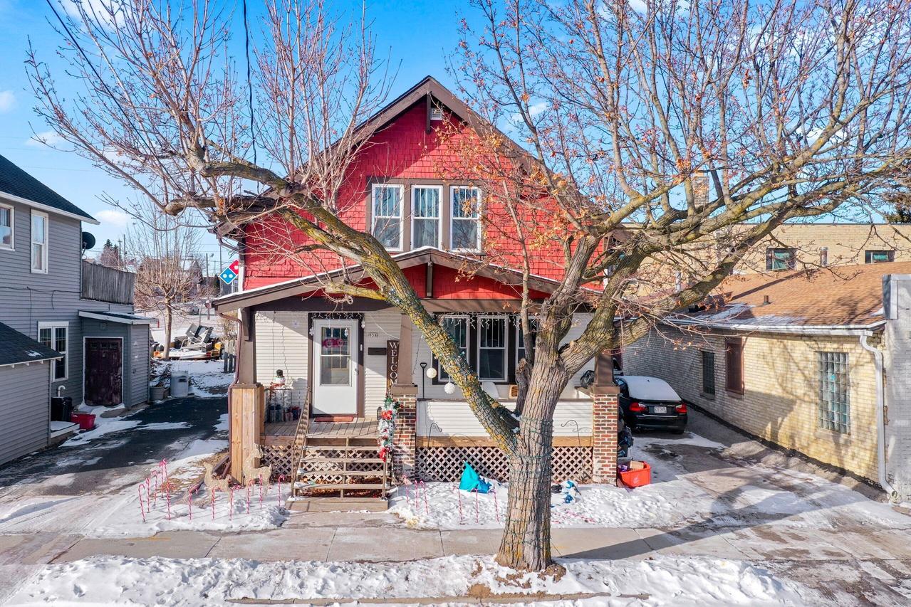 938 S 18th St, Manitowoc, WI 54220