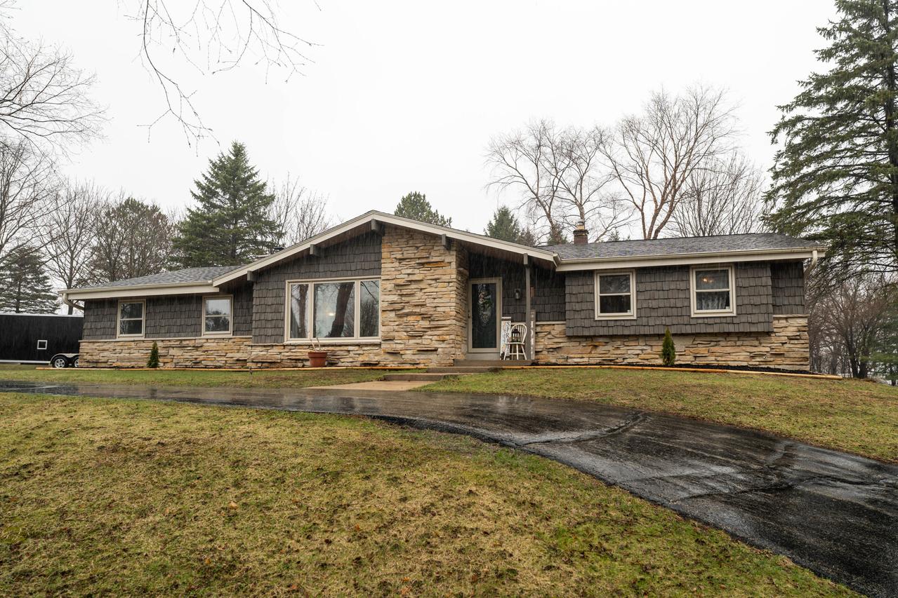S83W27570 Beaver Trl, Vernon, WI 53149