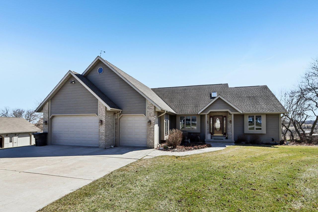 978 N Dewey Ave, Jefferson, WI 53549