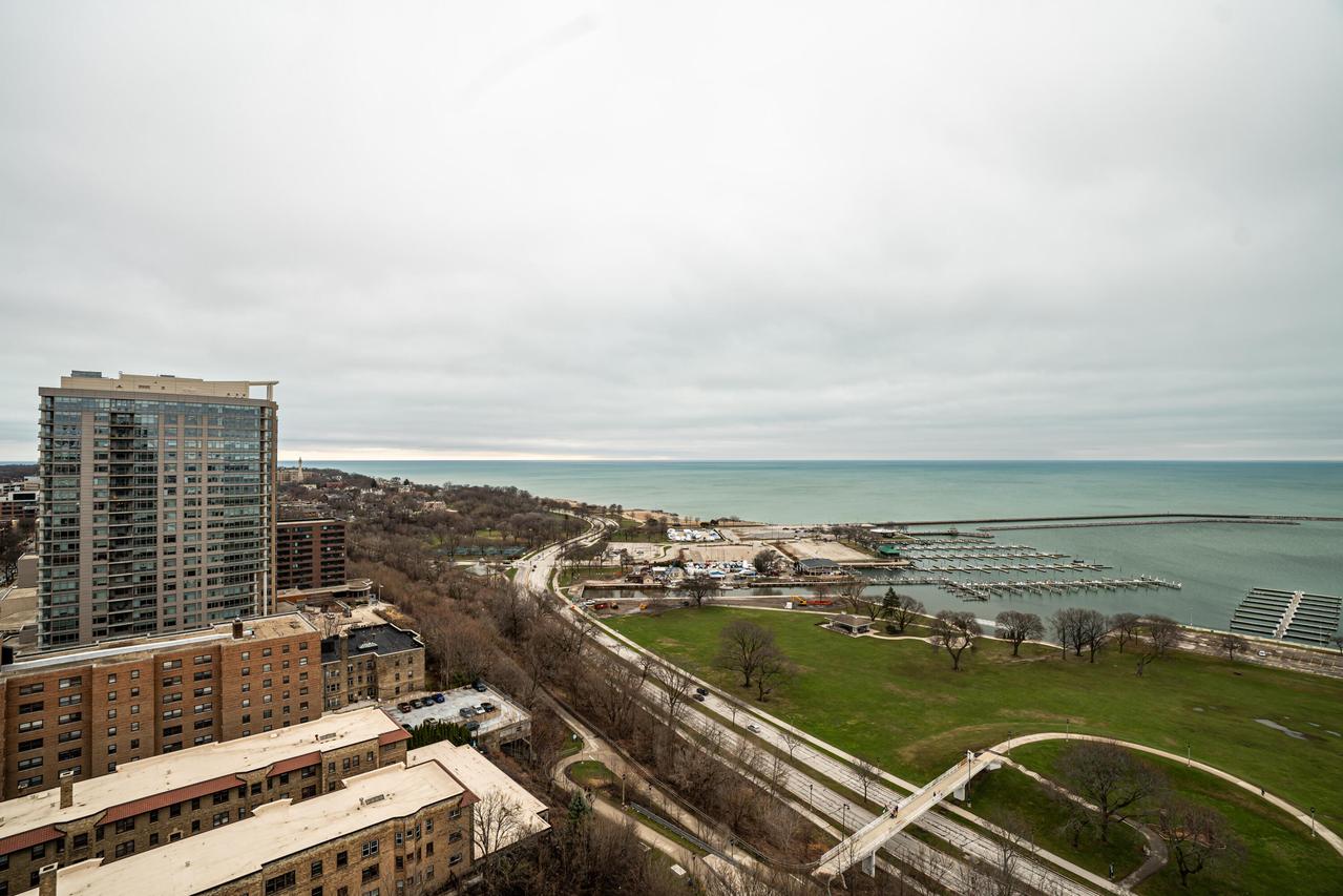 1660 N Prospect Ave #2201, Milwaukee, WI 53202