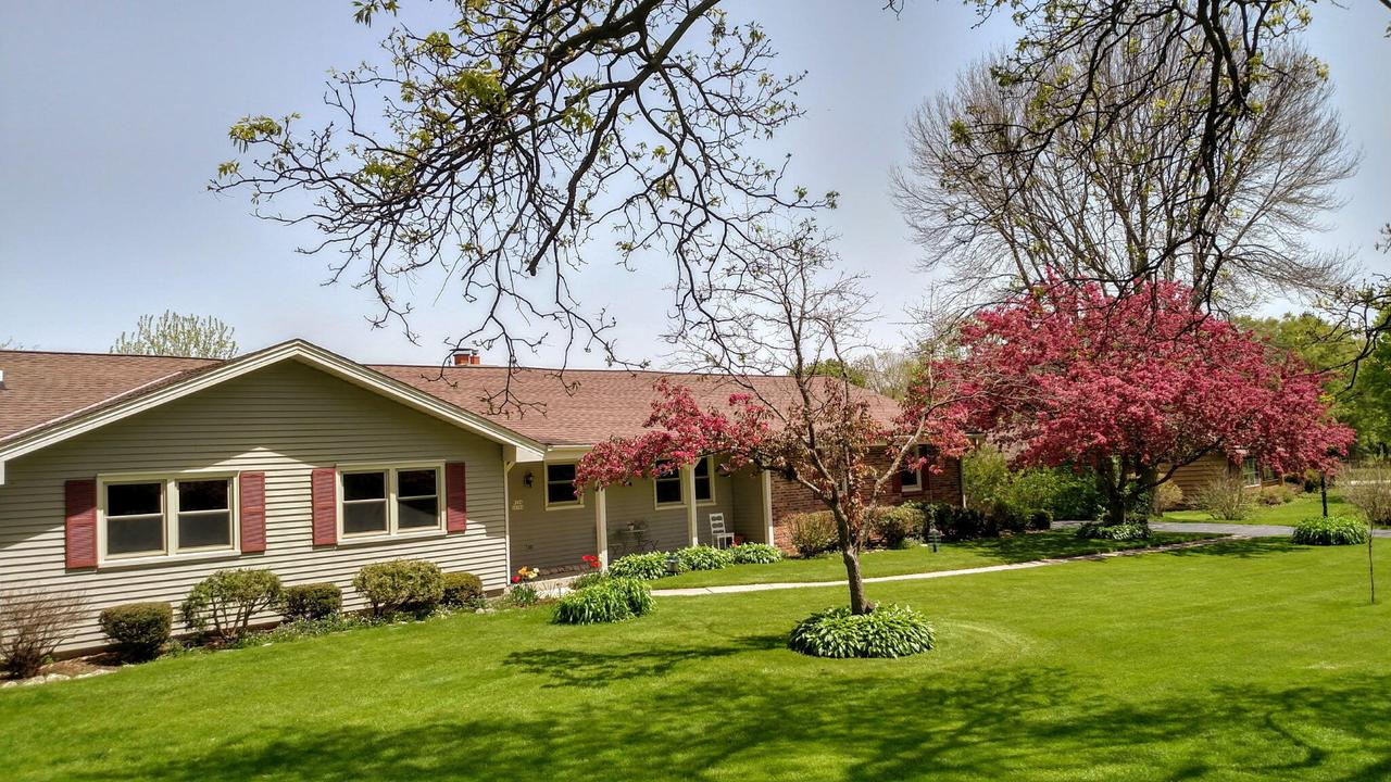 4394 S Pin Oak Ln #254, Waukesha, WI 53189