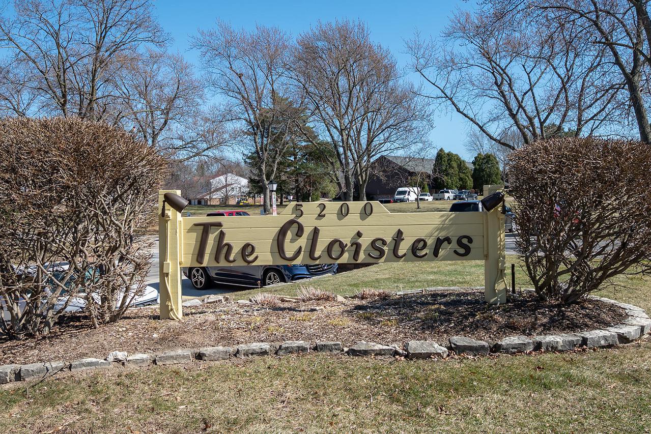 5200 S Tuckaway Blvd #270D, Greenfield, WI 53221