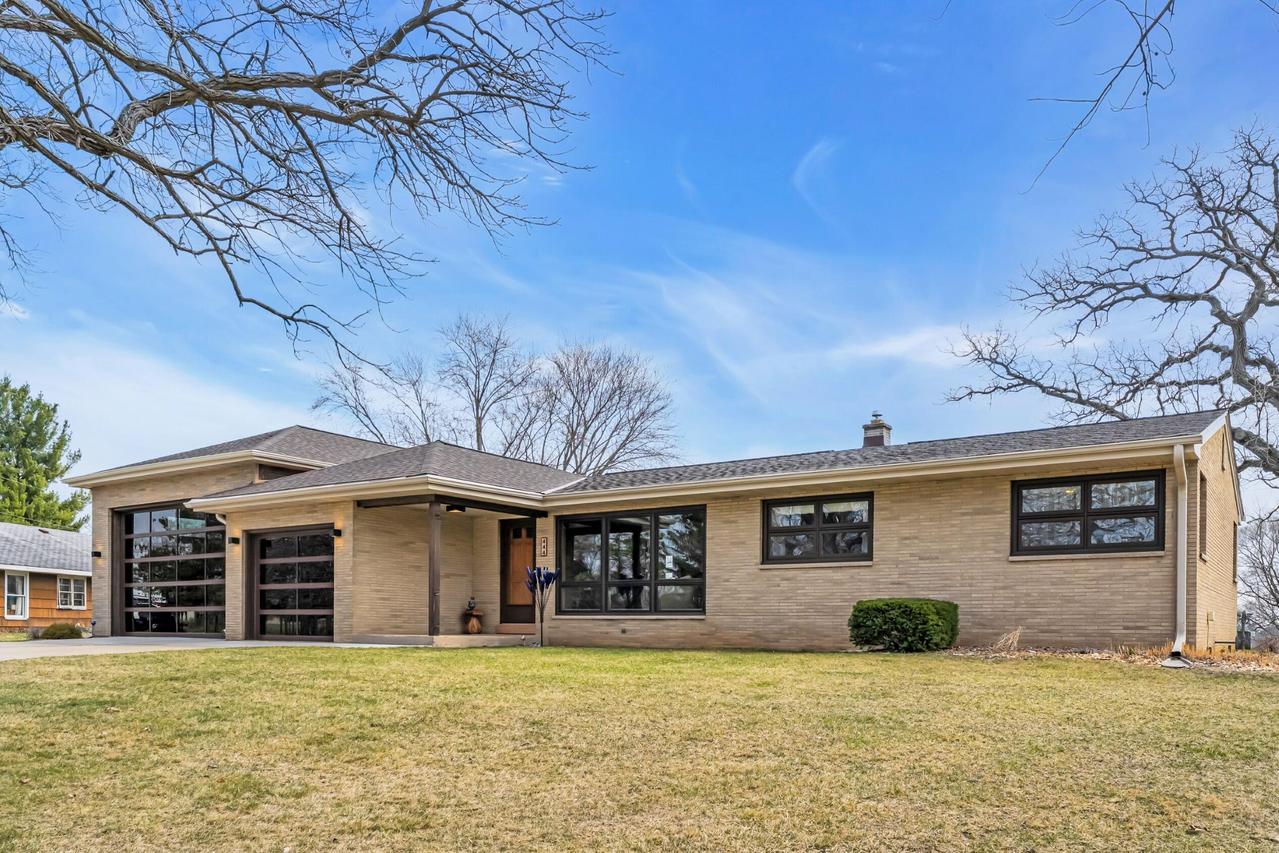 444 N Sherman St, Eagle, WI 53119