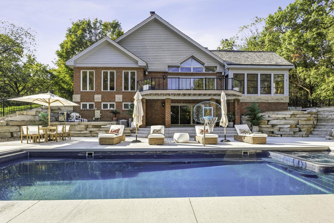 N29W30388 Hawksnest Ct, Delafield, WI 53072