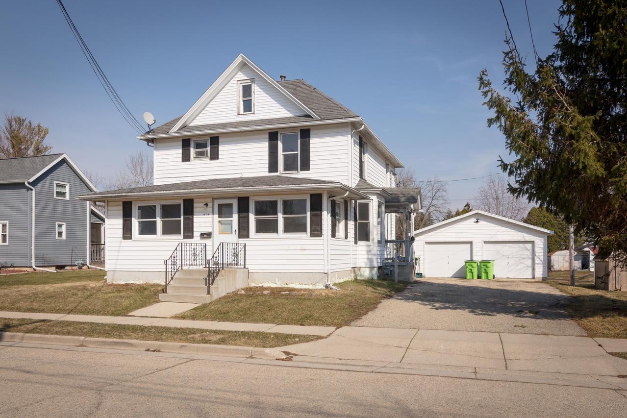 414 Grove St, Mayville, WI 53050
