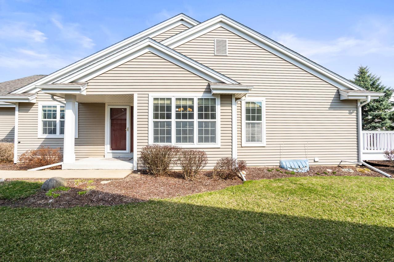617 Hickory Hollow #A, Waterford, WI 53185