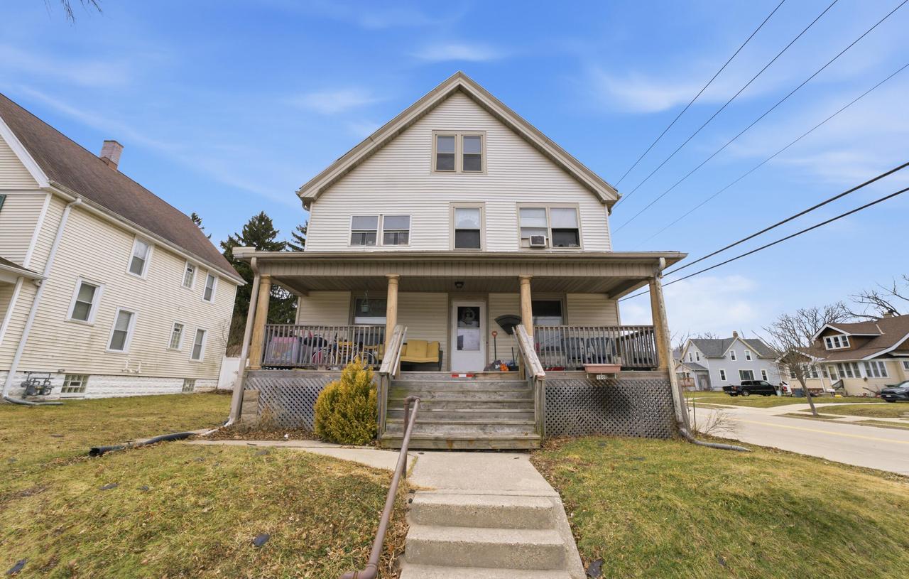 1601 S 85th St, West Allis, WI 53214