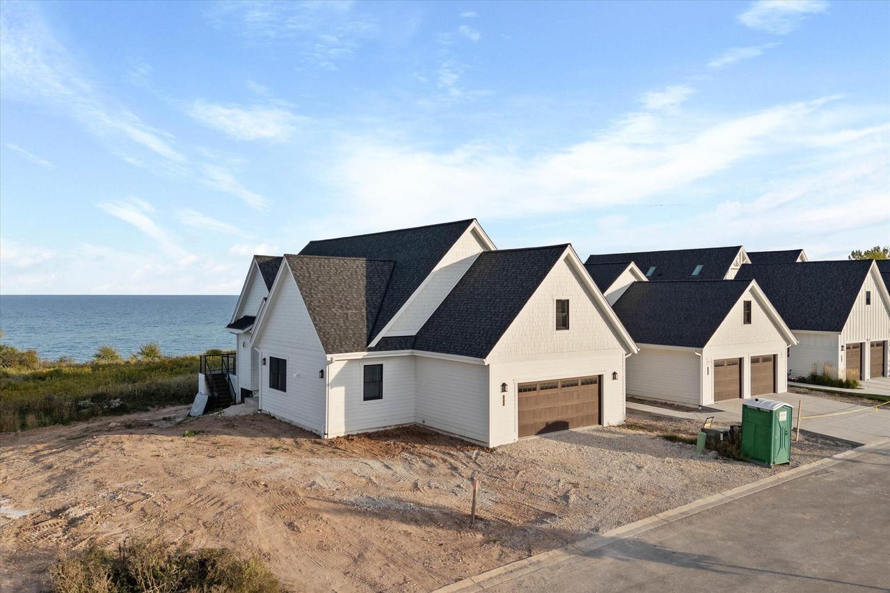 1082 Seanma Wynd -, Port Washington, WI 53074