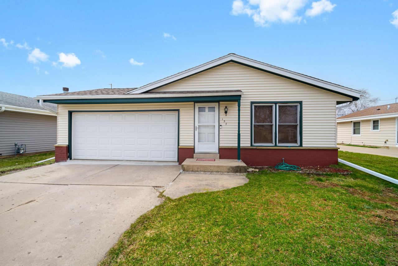 157 W Goldleaf Ave, Milwaukee, WI 53207