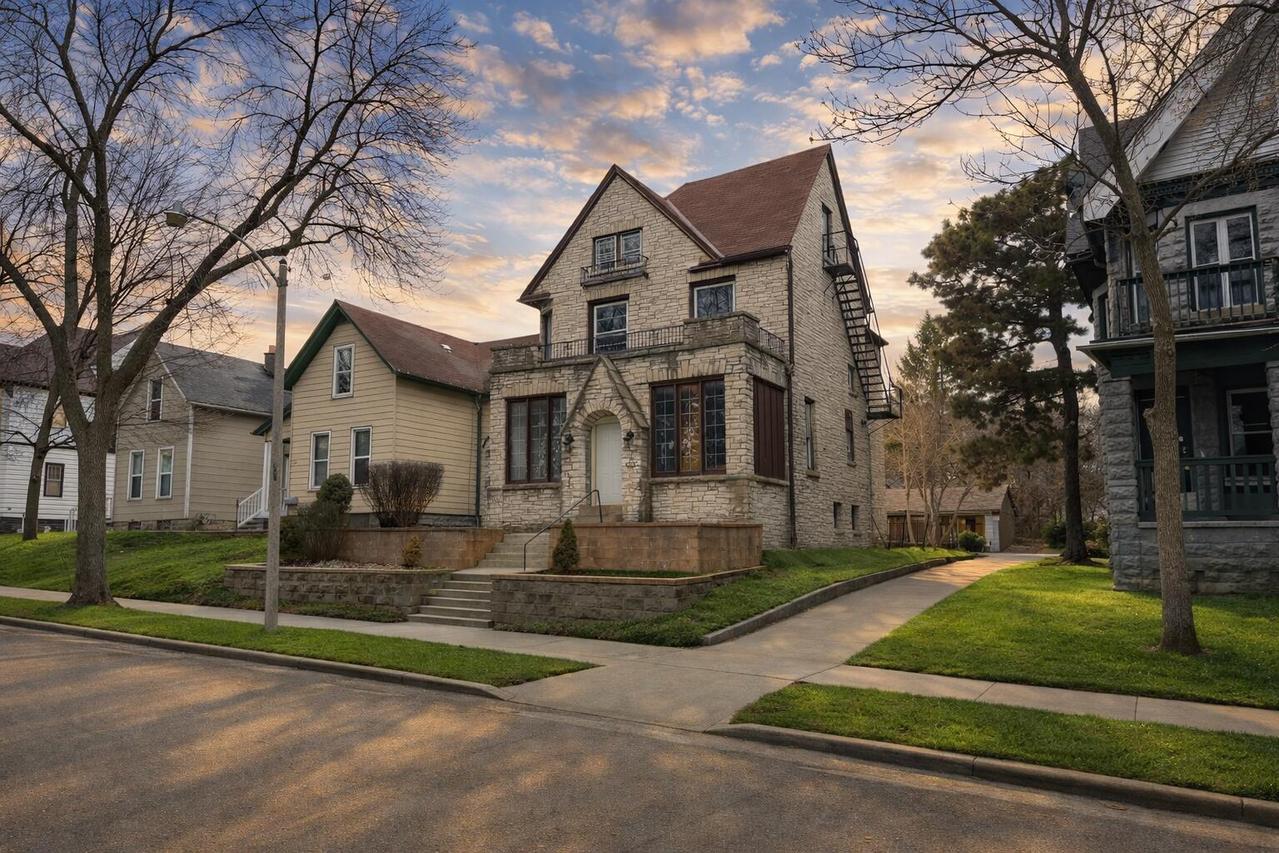 743 S 24th St, Milwaukee, WI 53204