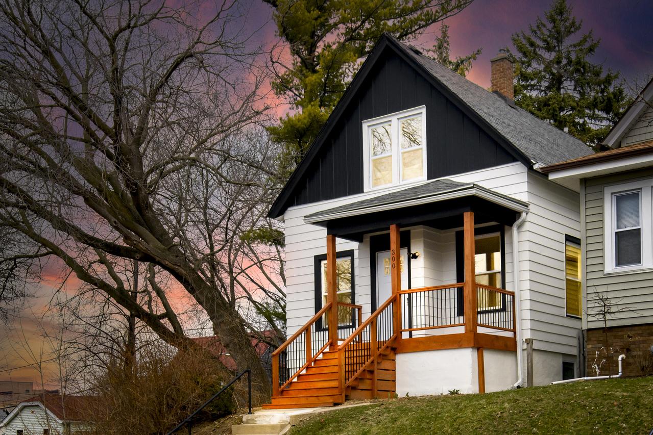 300 E Rosedale Ave, Milwaukee, WI 53207