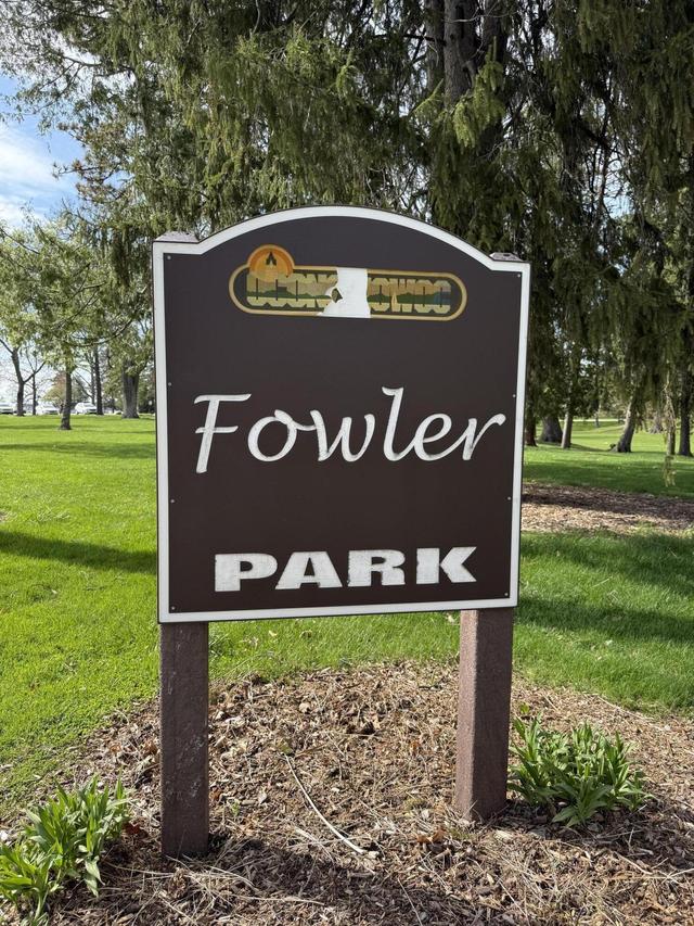 727 E Madison St, Oconomowoc, WI 53066