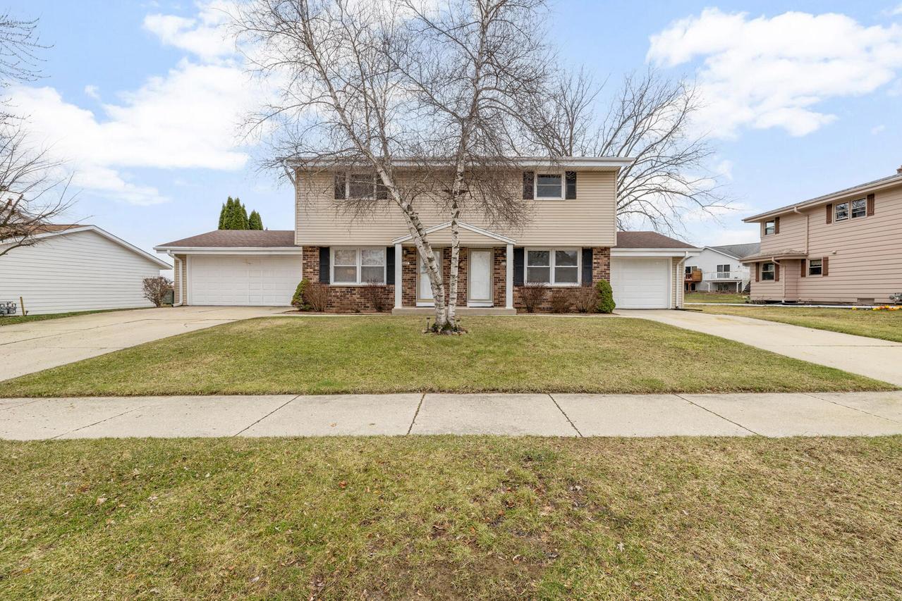 2421 Deerfield Dr, West Bend, WI 53090