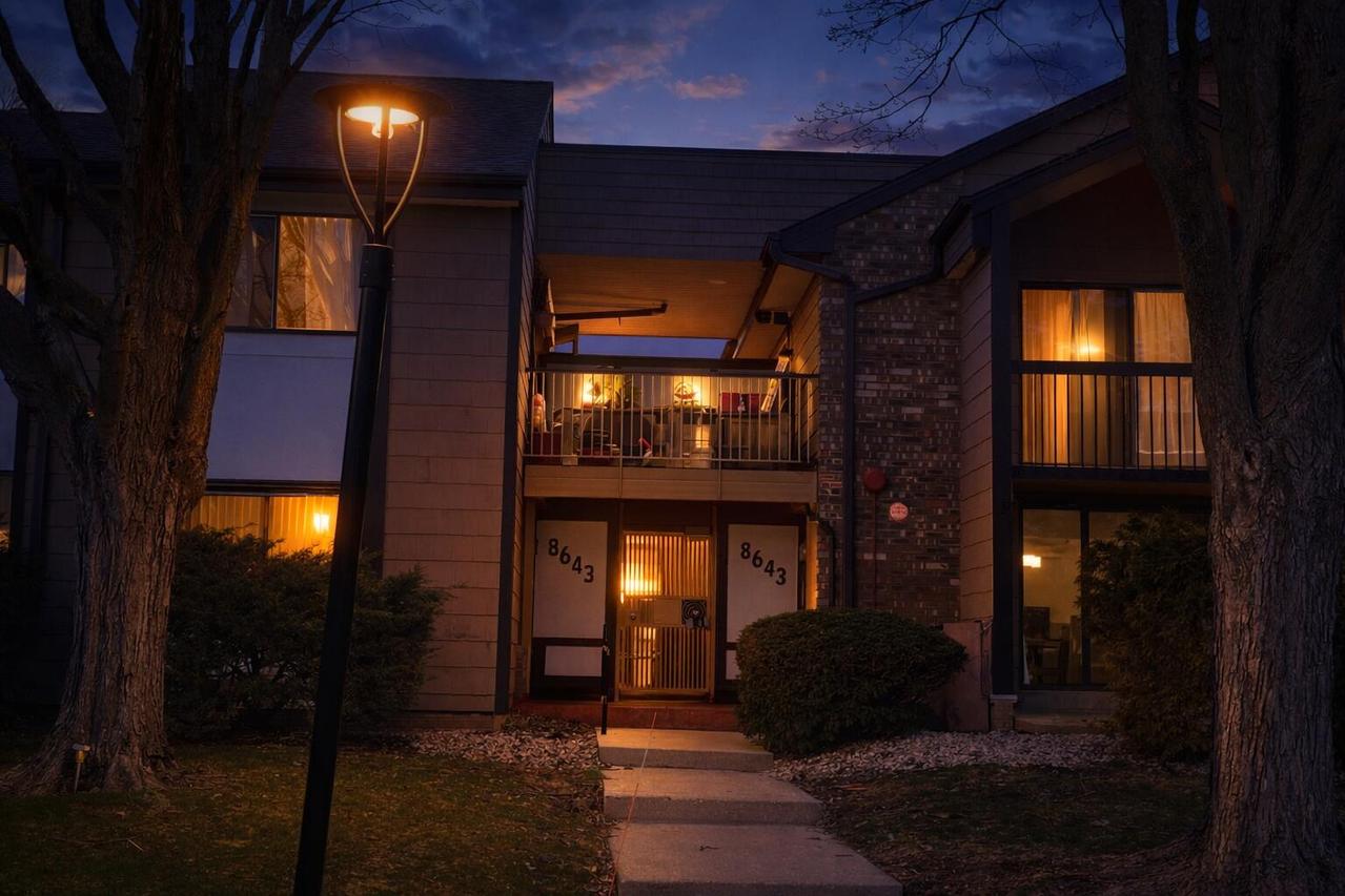 8643 N Servite Dr #214, Milwaukee, WI 53223