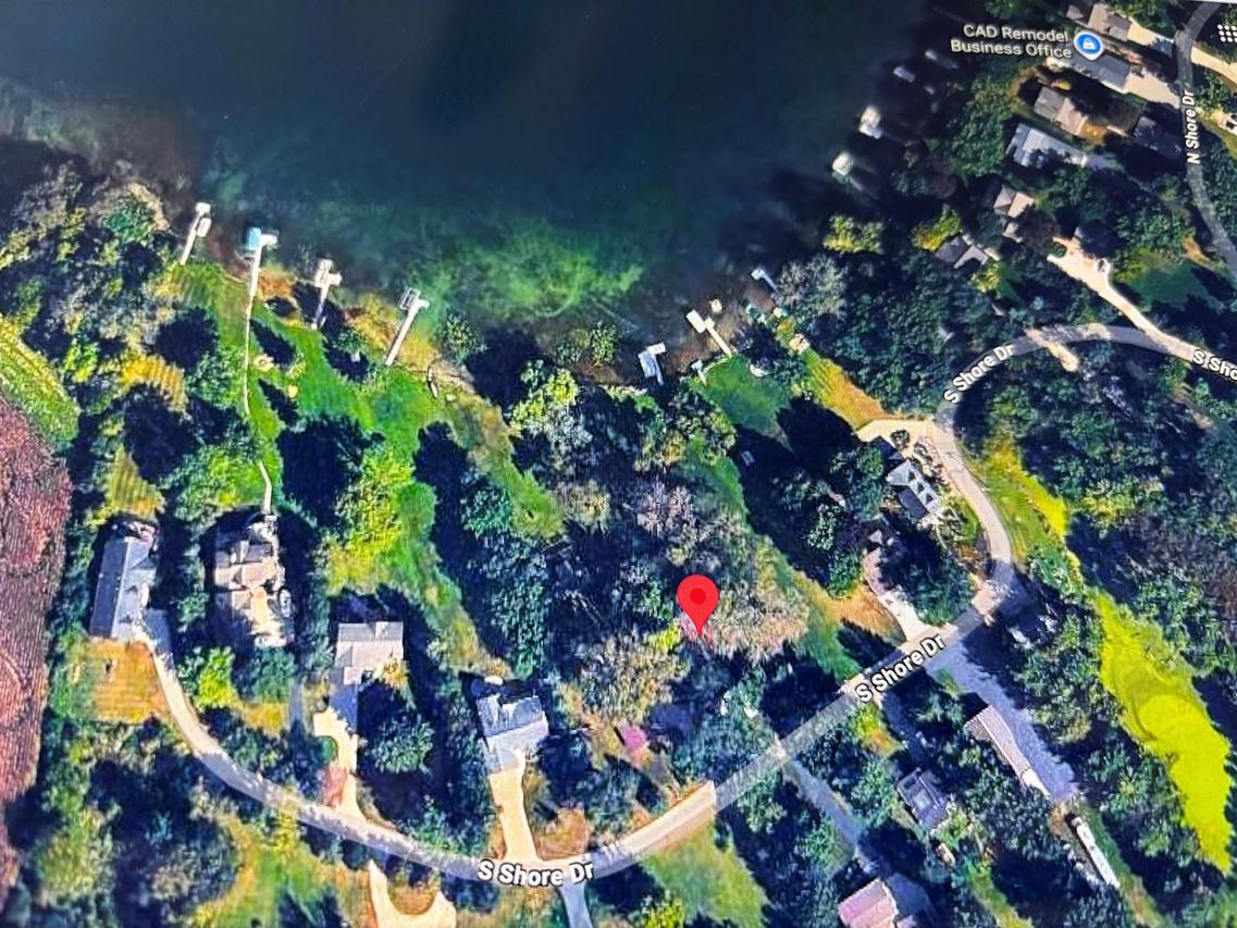 N73W36388 S Shore Dr, Oconomowoc, WI 53066