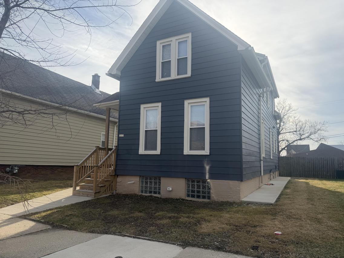 2215 N Dr William Finlayson St, Milwaukee, WI 53212