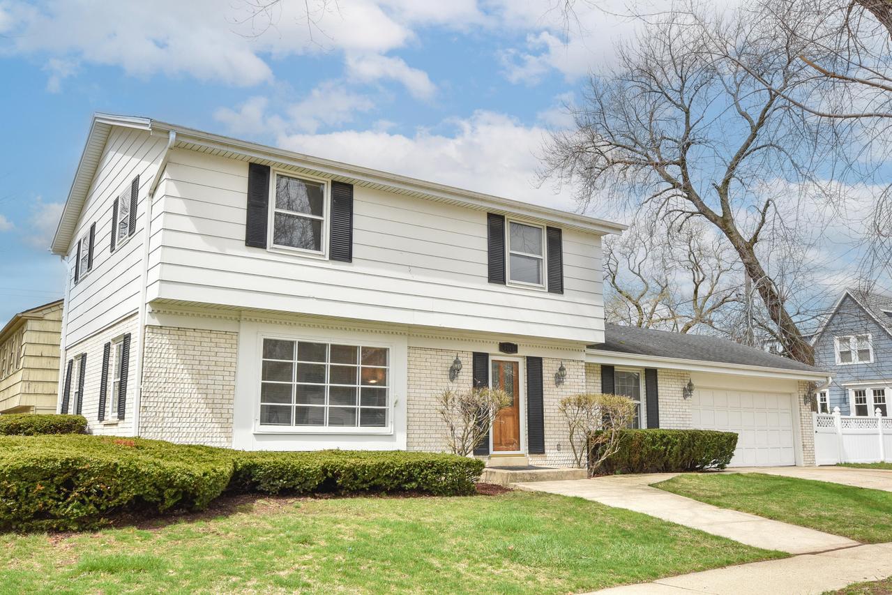 5801 N Lake Dr, Whitefish Bay, WI 53217