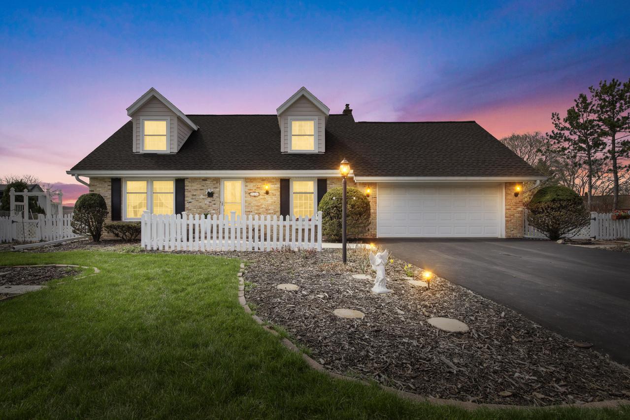 766 Kingston Ct, Hartland, WI 53029