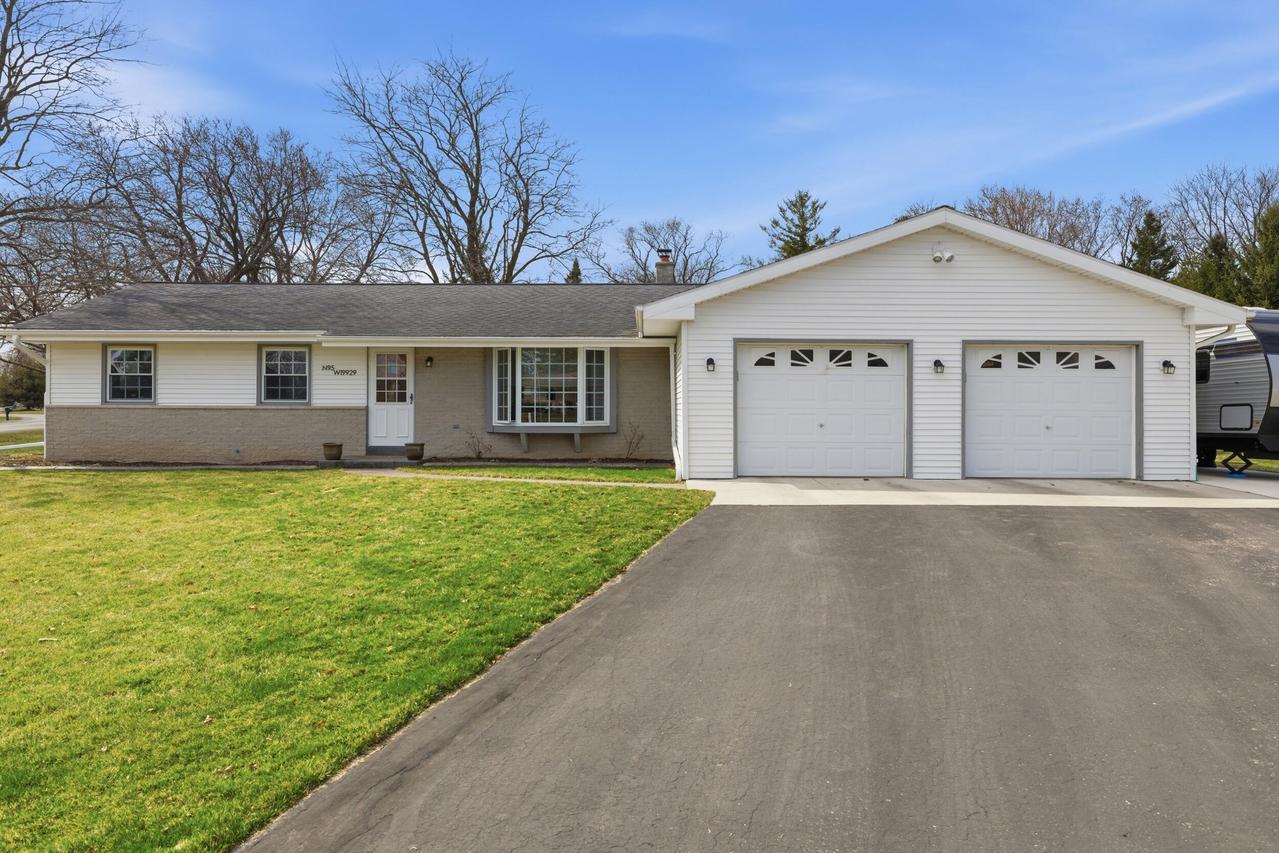 N95W19929 Marson Ct, Menomonee Falls, WI 53051