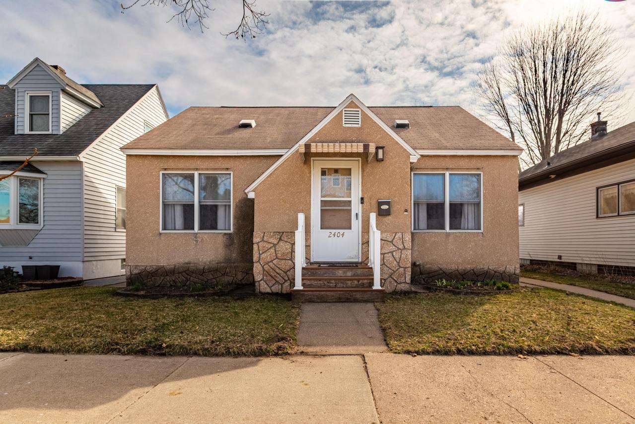 2404 Loomis St, La Crosse, WI 54603