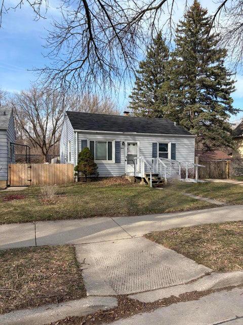 900 E Holt Ave, Milwaukee, WI 53207