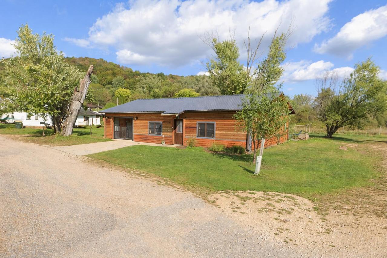 616 S 6th St, Readstown, WI 54652