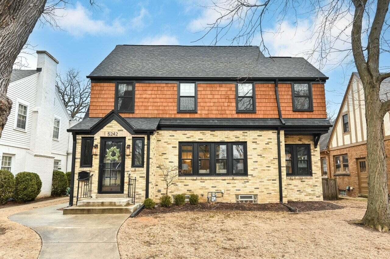 5242 N Diversey Blvd, Whitefish Bay, WI 53217