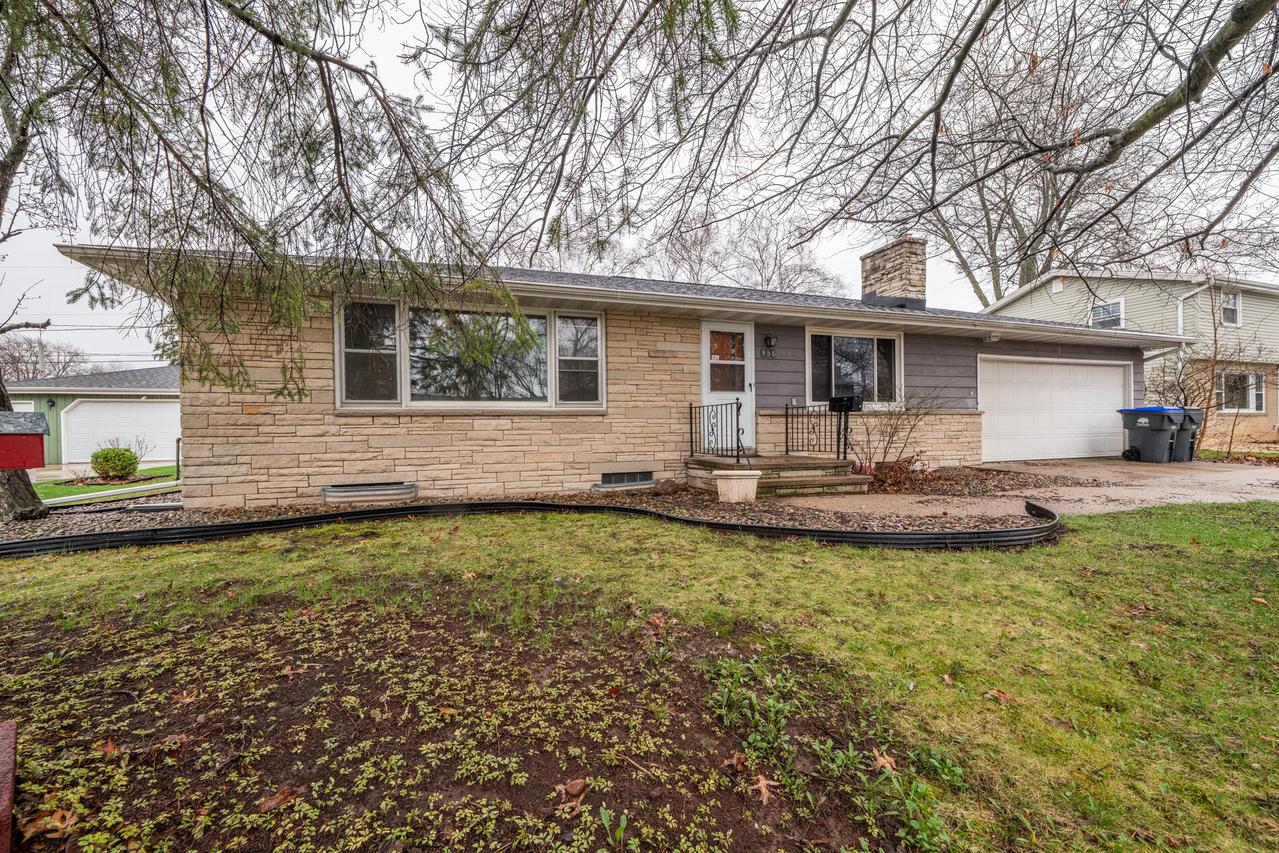 956 Bridgewood Dr, Neenah, WI 54956