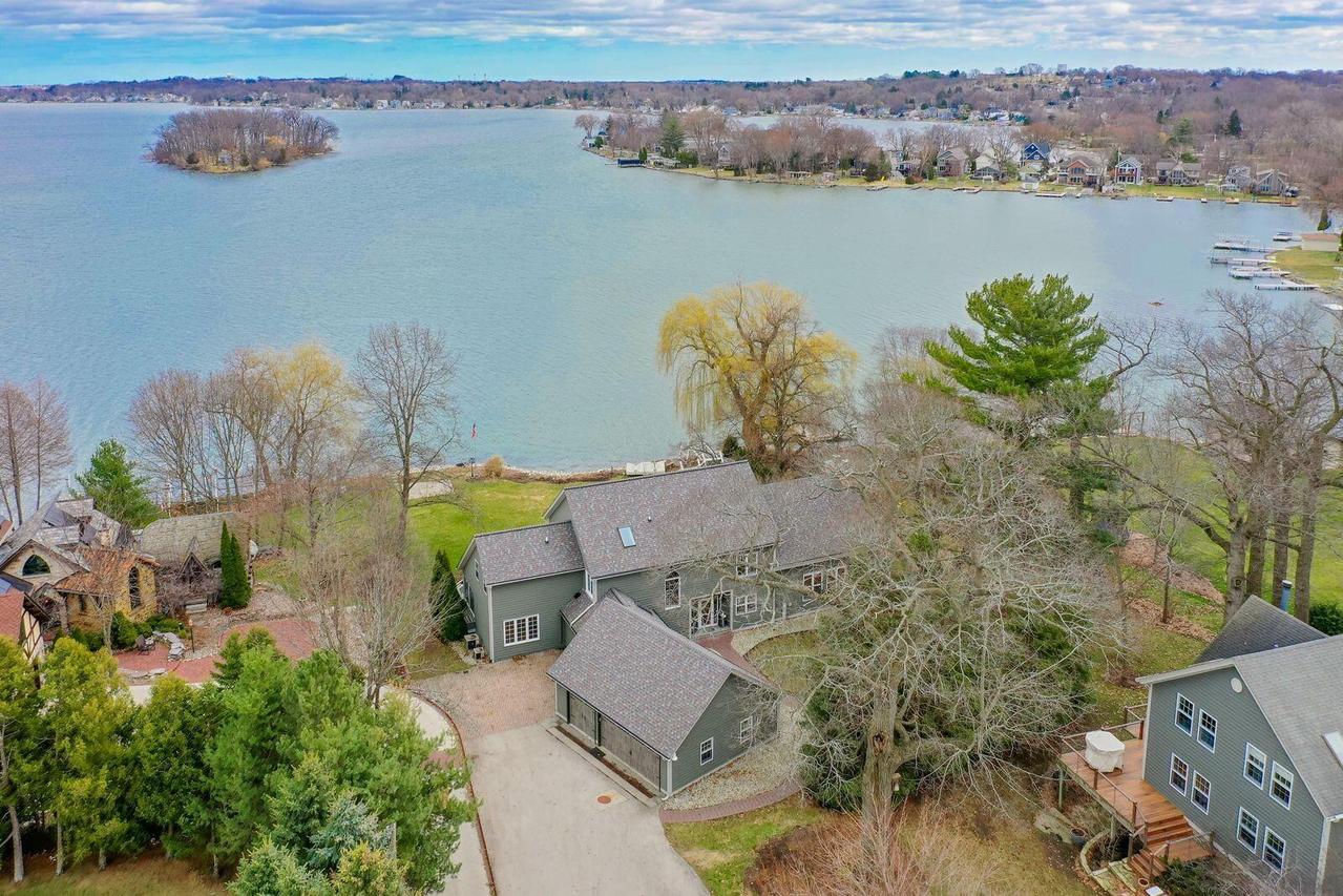 W277N3016 Rocky Point, Pewaukee, WI 53072