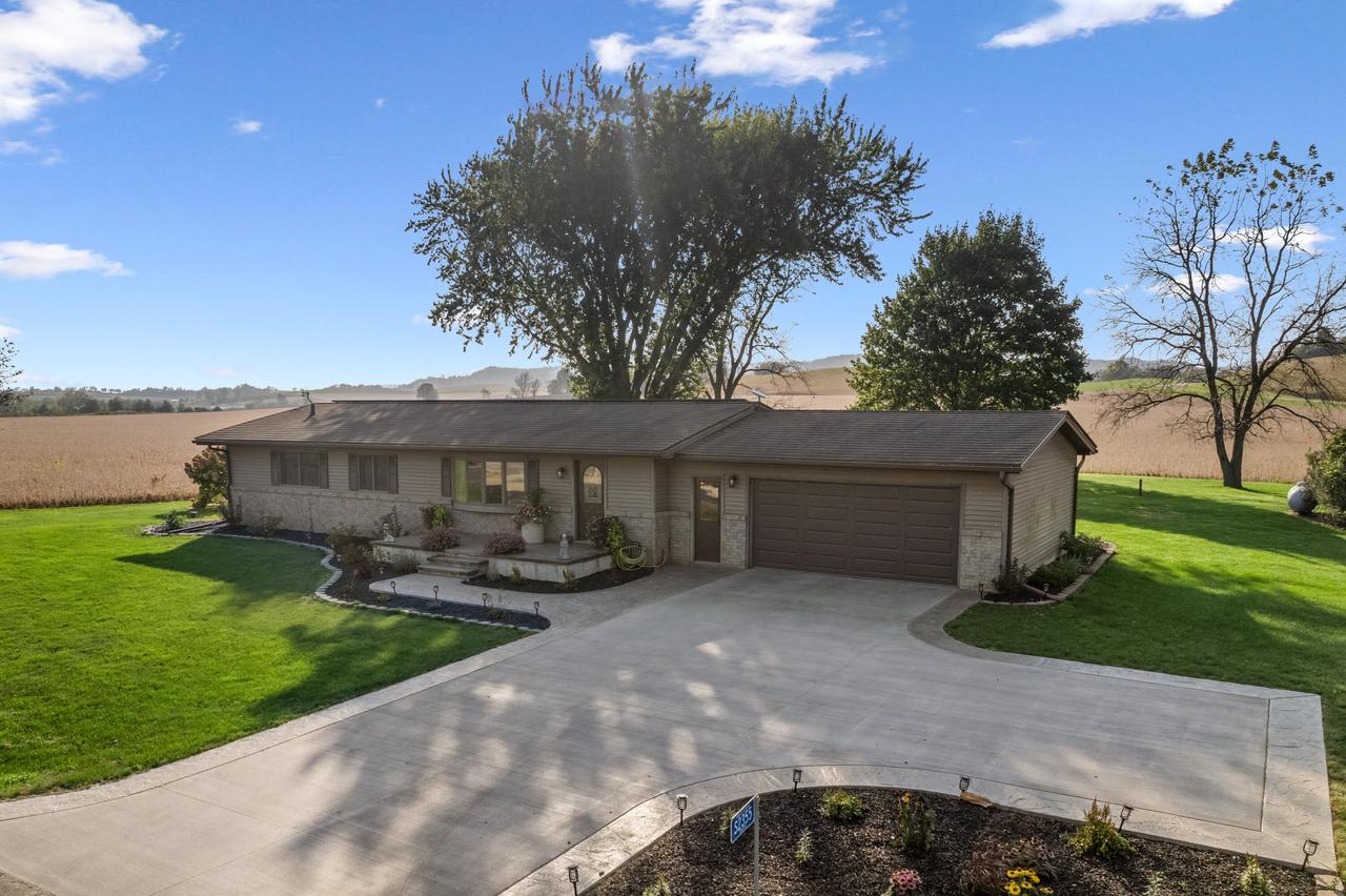 S2355 River Rd, Glencoe, WI 54612