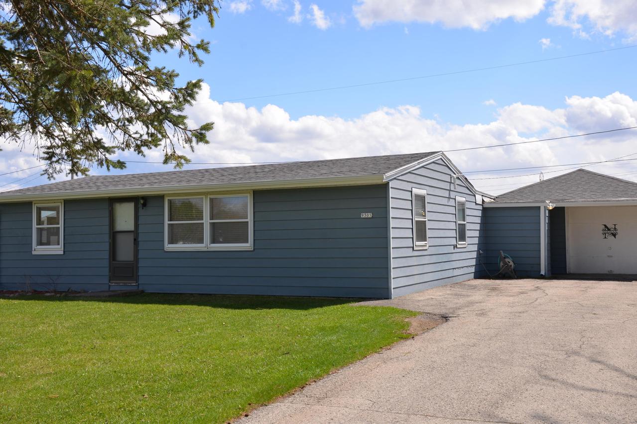 9305 Caddy Ln, Caledonia, WI 53108